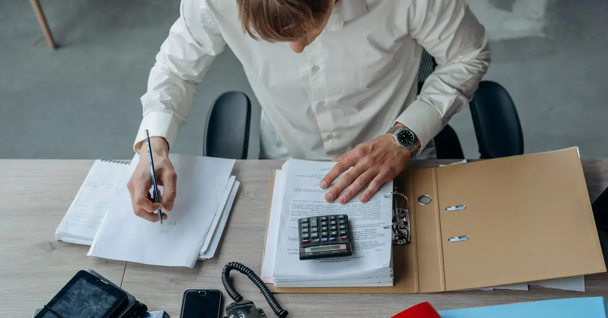 Comment réduire vos frais de services bancaires efficacement