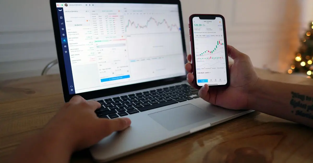 Comment utiliser les outils numériques pour optimiser votre argent