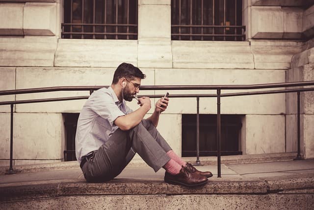 Comment utiliser les outils numériques pour optimiser votre argent